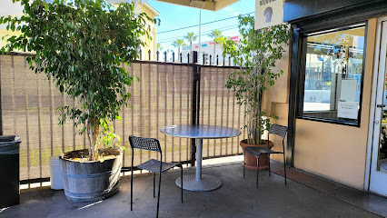 Oki's Dog, Los Angeles