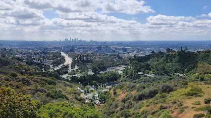 Mulholland Scenic Overlook - Hollywood Sign
